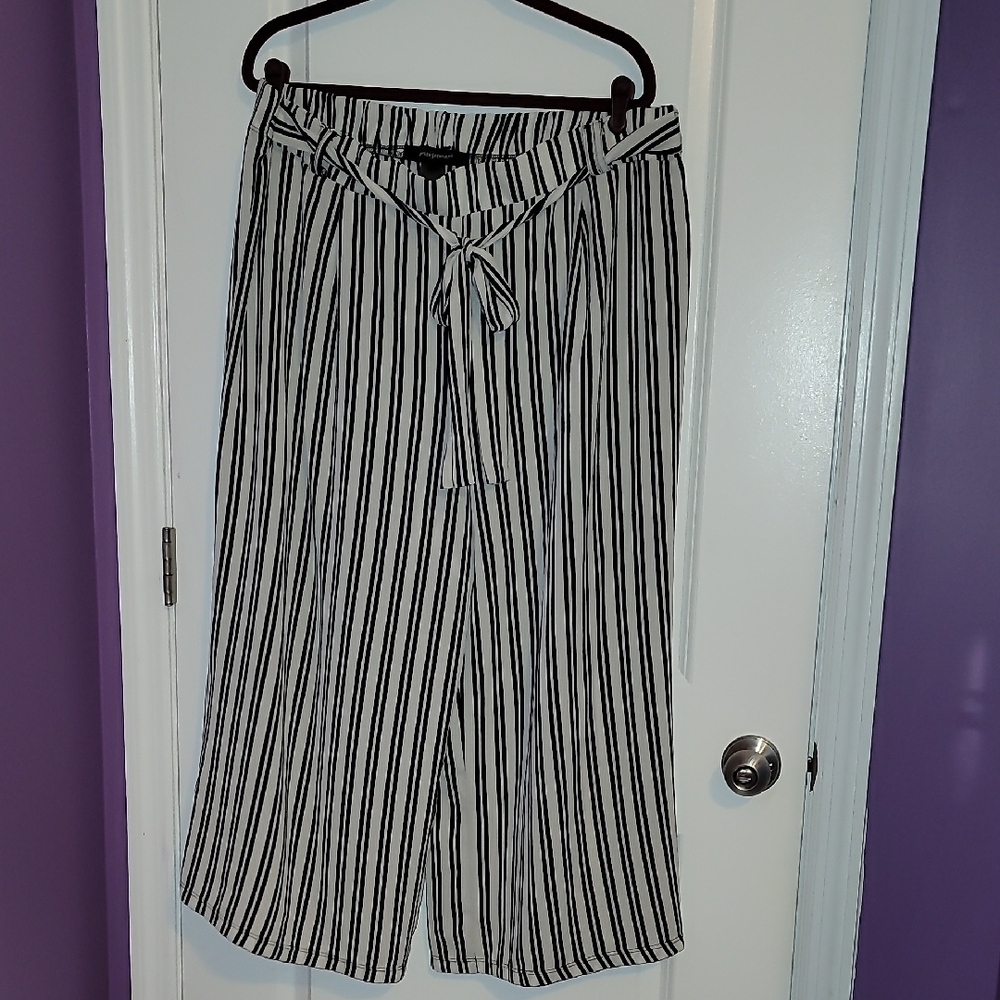 Ashley Stewart Black and White Wide Leg Pants Sz: 24 - Picture 2 of 4